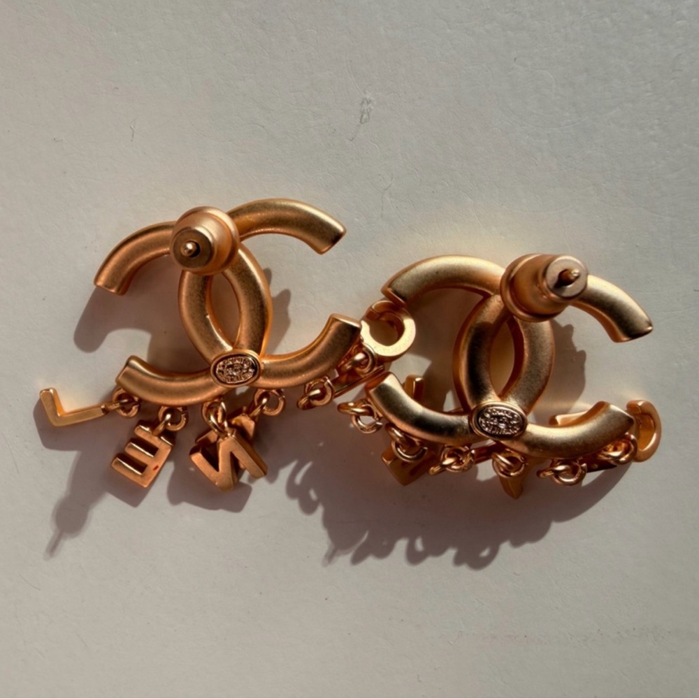 CHANEL Gold Pearl Logo Earrings - Picture 3 of 5